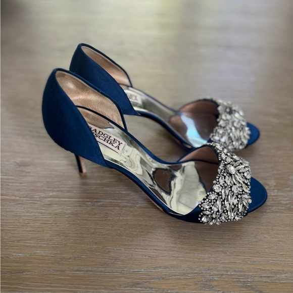 BADGLEY MISCHKA women’s stormy blue Candace Embellished Pumps Heels shoes size 9 - Picture 3 of 10